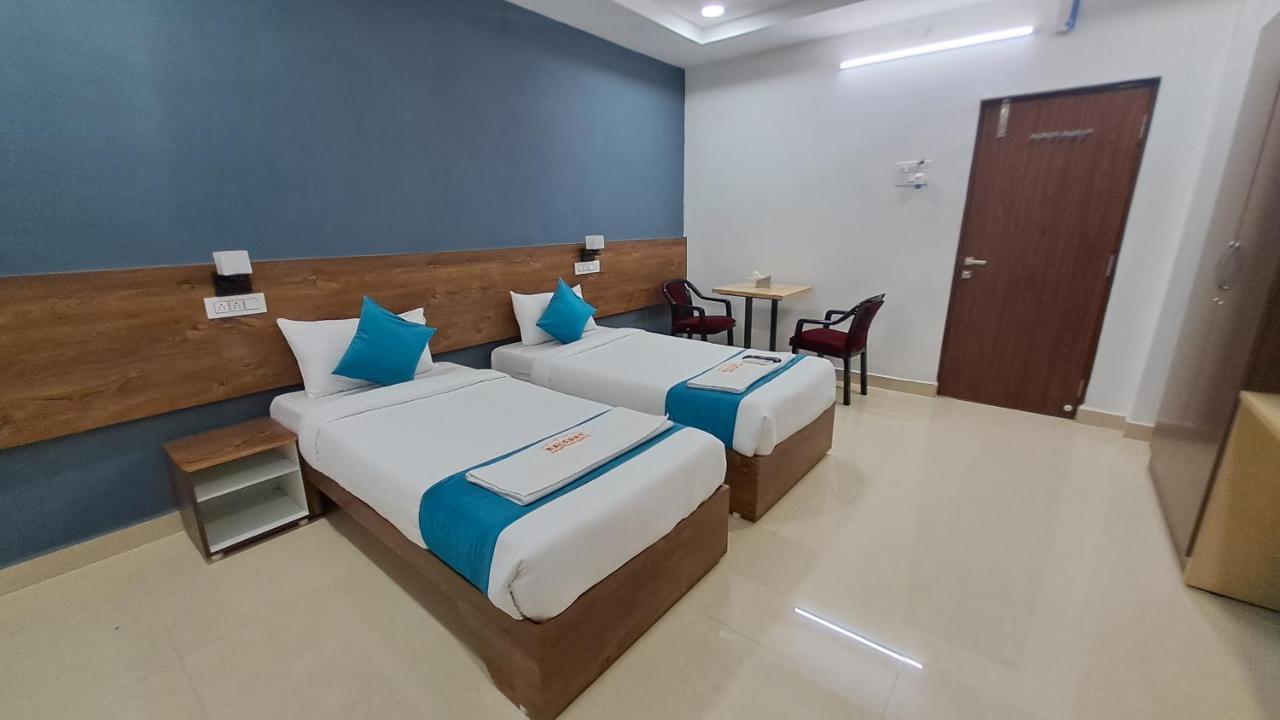 The Balcony Hotel Хайдарабад Экстерьер фото